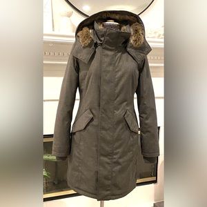 Aritzia down and faux fur lined parka with hood - Babaton Oskar EUC